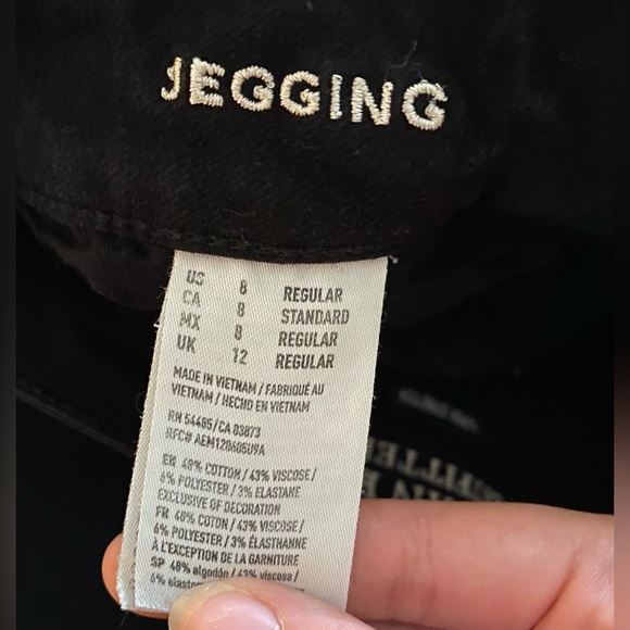 American Eagle Jegging Style Jeans - Picture 3 of 3